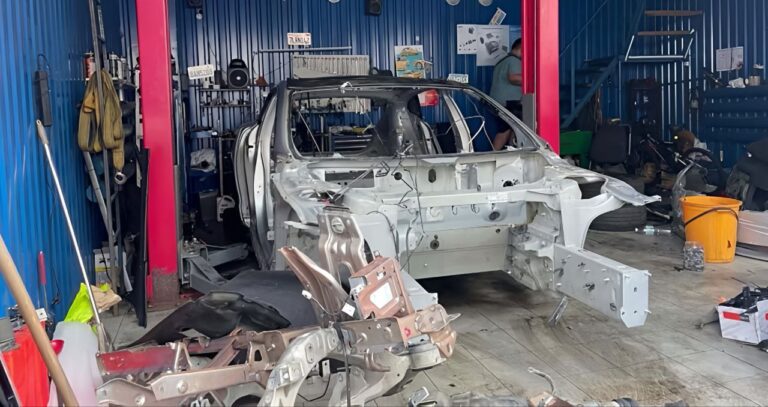 Підприємець з Києва перетворює батареї Tesla в автономні системи для підтримки електропостачання під час блекаутів